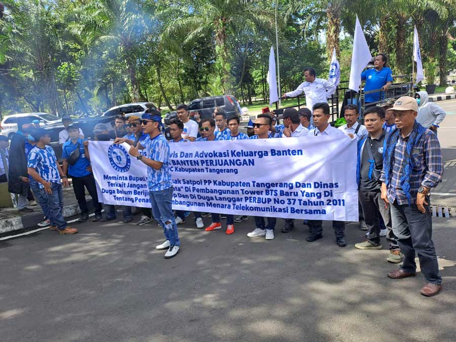 Marak Proyek BTS Tak Berizin BB Perjuangan Geruduk Kantor Bupati Tangerang