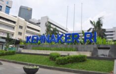 gedung kementerian ketenagakerjaan ri jakarta mei