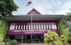 Buntut Raport Merah Bupati, AMPP Surati Dewan Minta Audiensi, (foto gedung DPRD Kabupaten Tangerang/red/Han/suarageram.co)